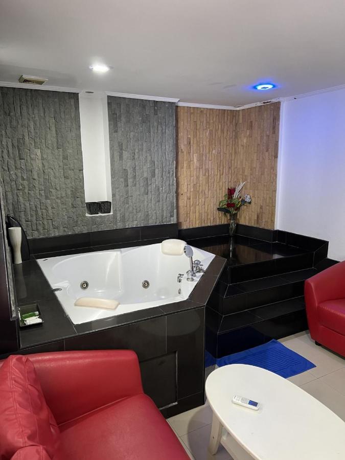 Galaxy Suites Паттая Екстер'єр фото